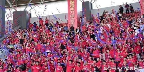 科维托娃迎来十五赛季出色发挥，独行侠观众热烈欢呼！