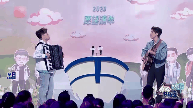 JackeyLove重返赛场，晋级下一阶段首场状态出色，瑞士队观众沸腾！